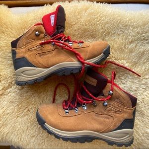 Columbia Women's Hiking Boots 7.5